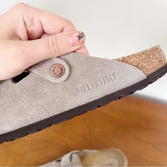 Birkenstock • Boston Clogs taupe suede leather soft footbed slip on buckle - Picture 6 of 11